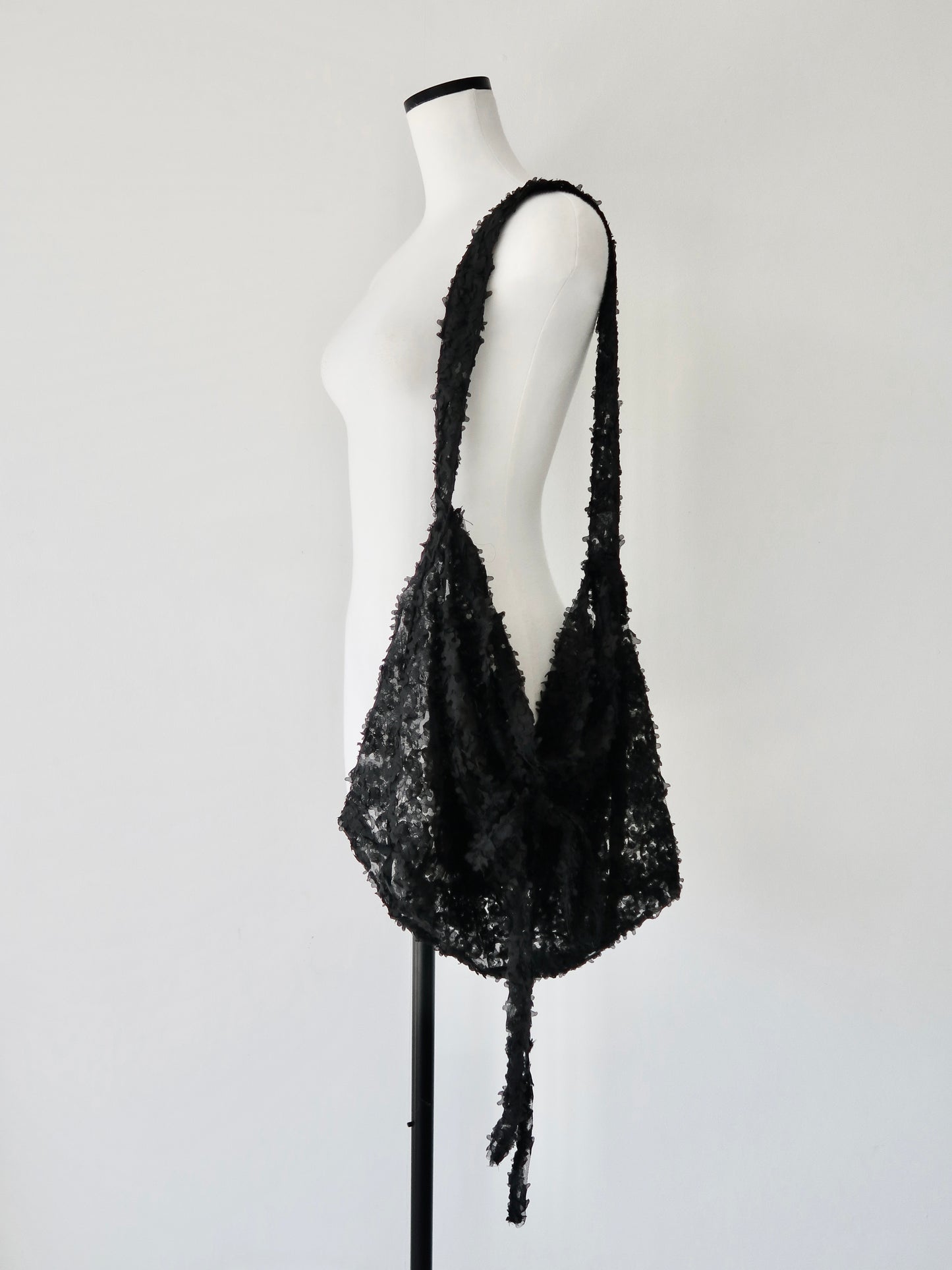 mesh frill tote bag