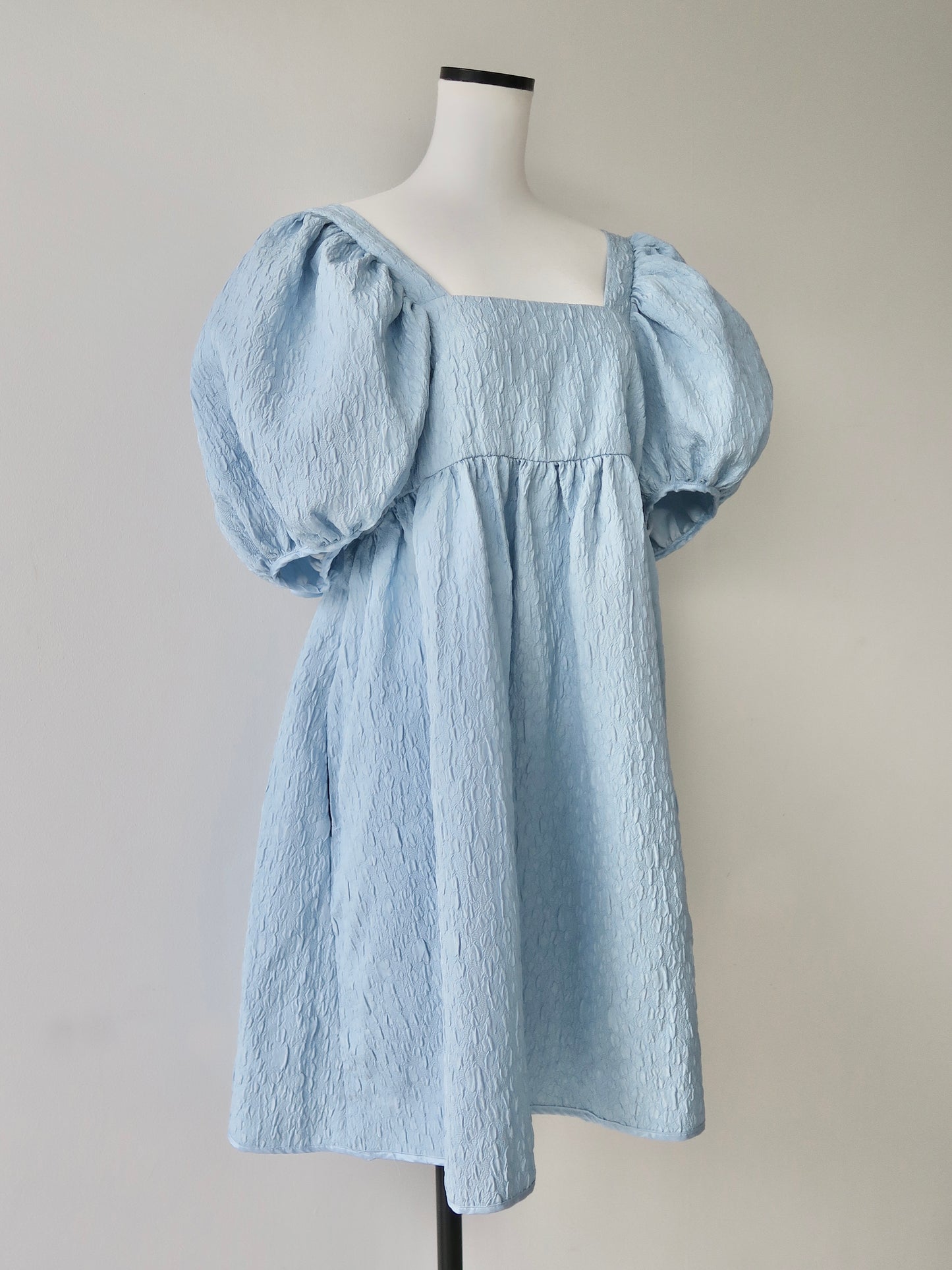 puff ribbon mini dress
