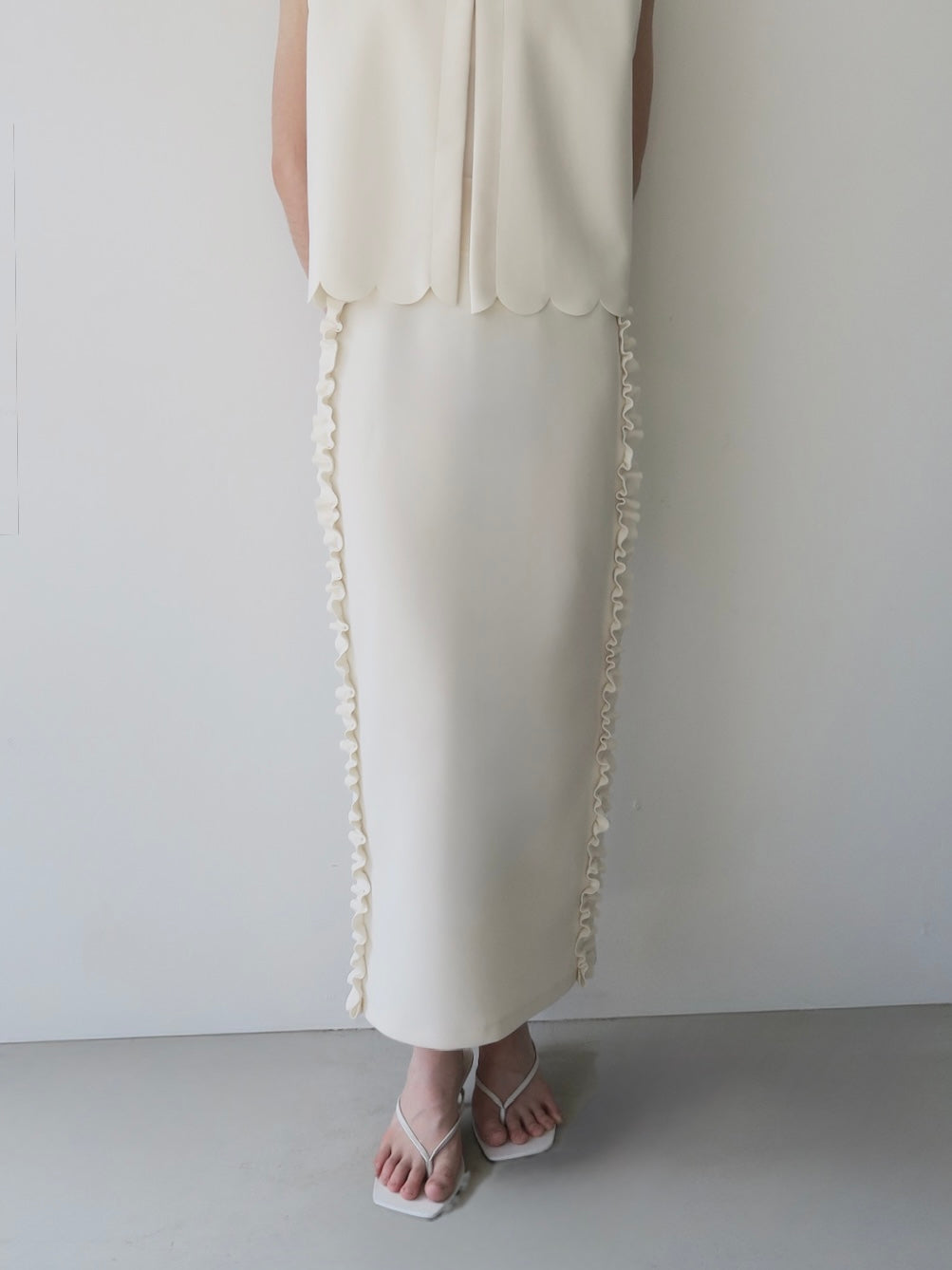 side frill slim long skirt