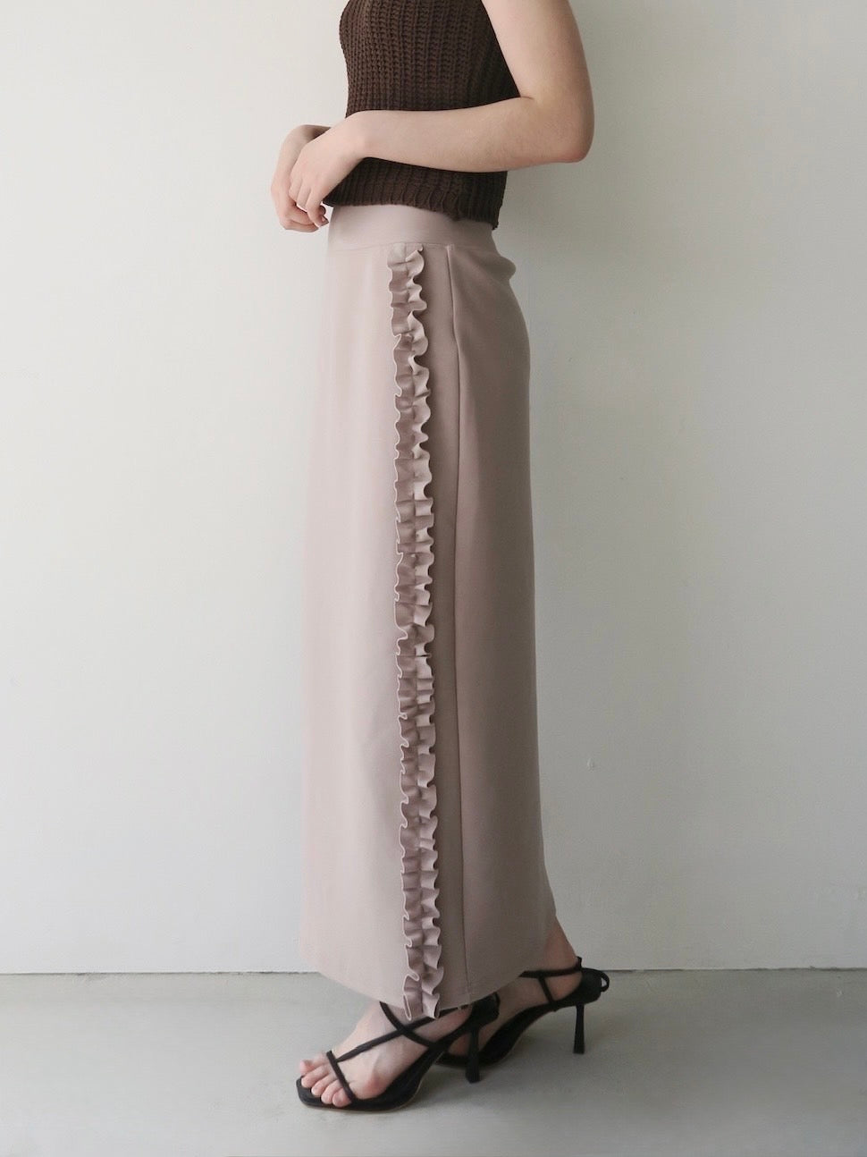 side frill slim long skirt