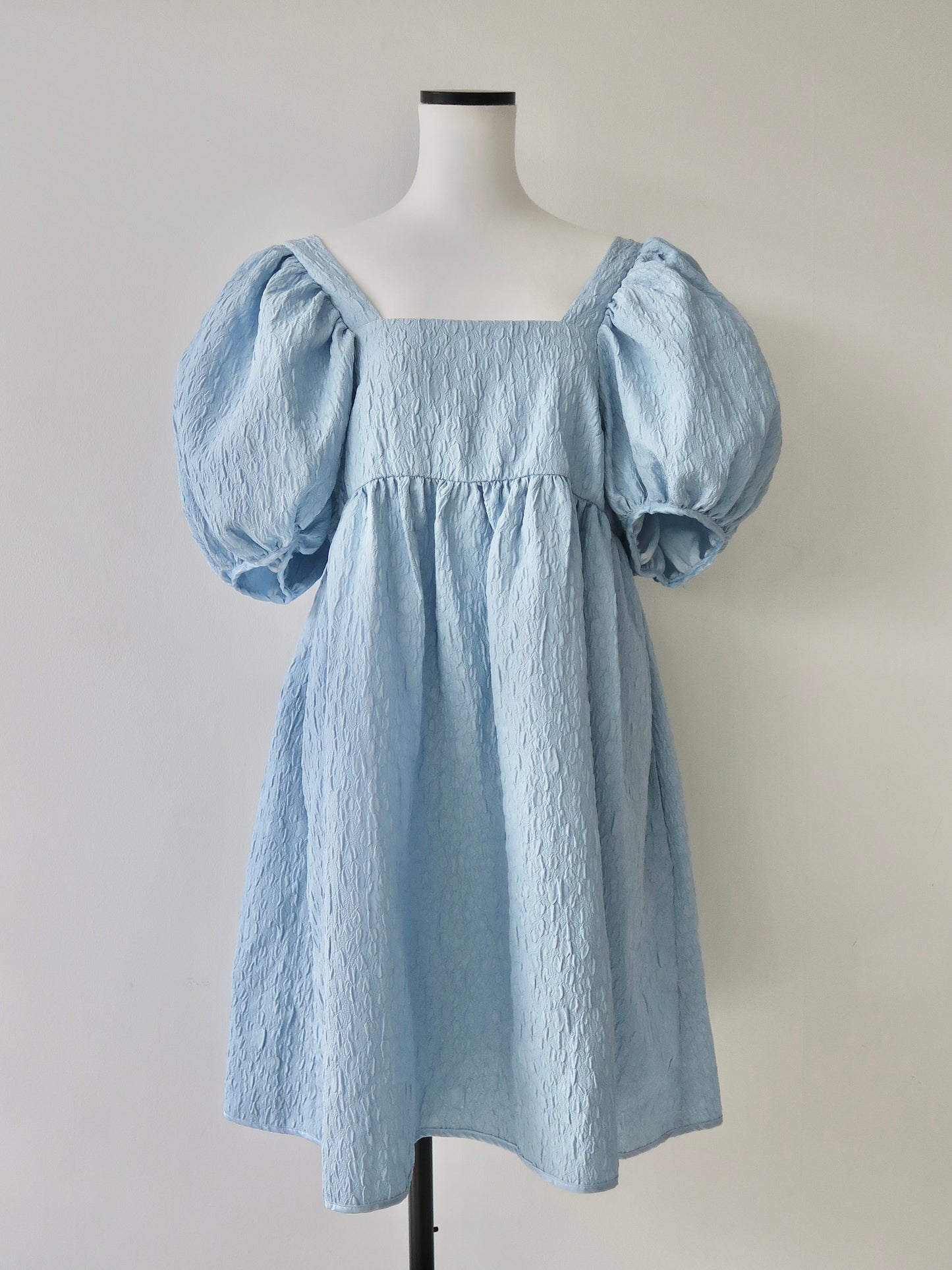 puff ribbon mini dress