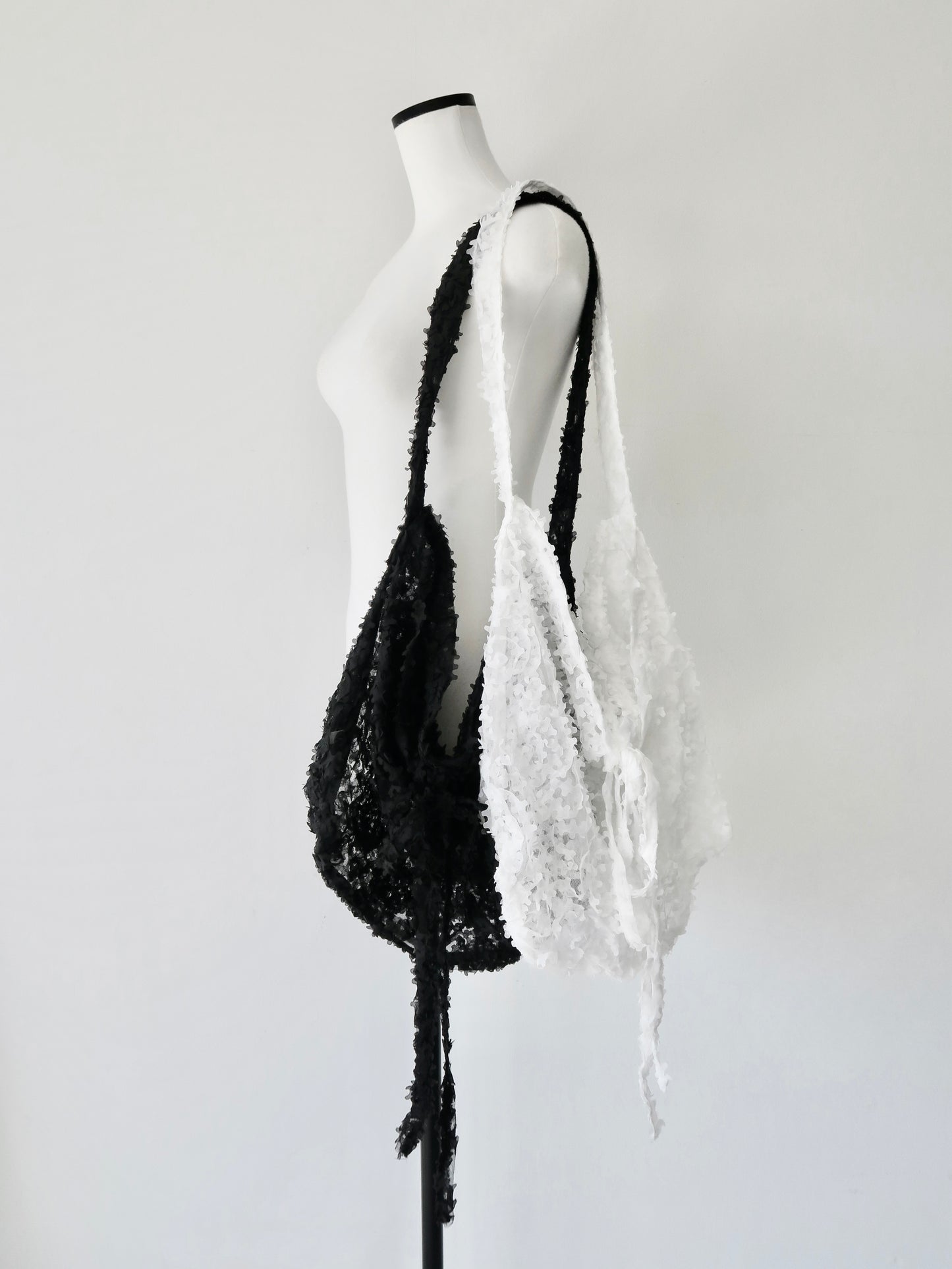 mesh frill tote bag