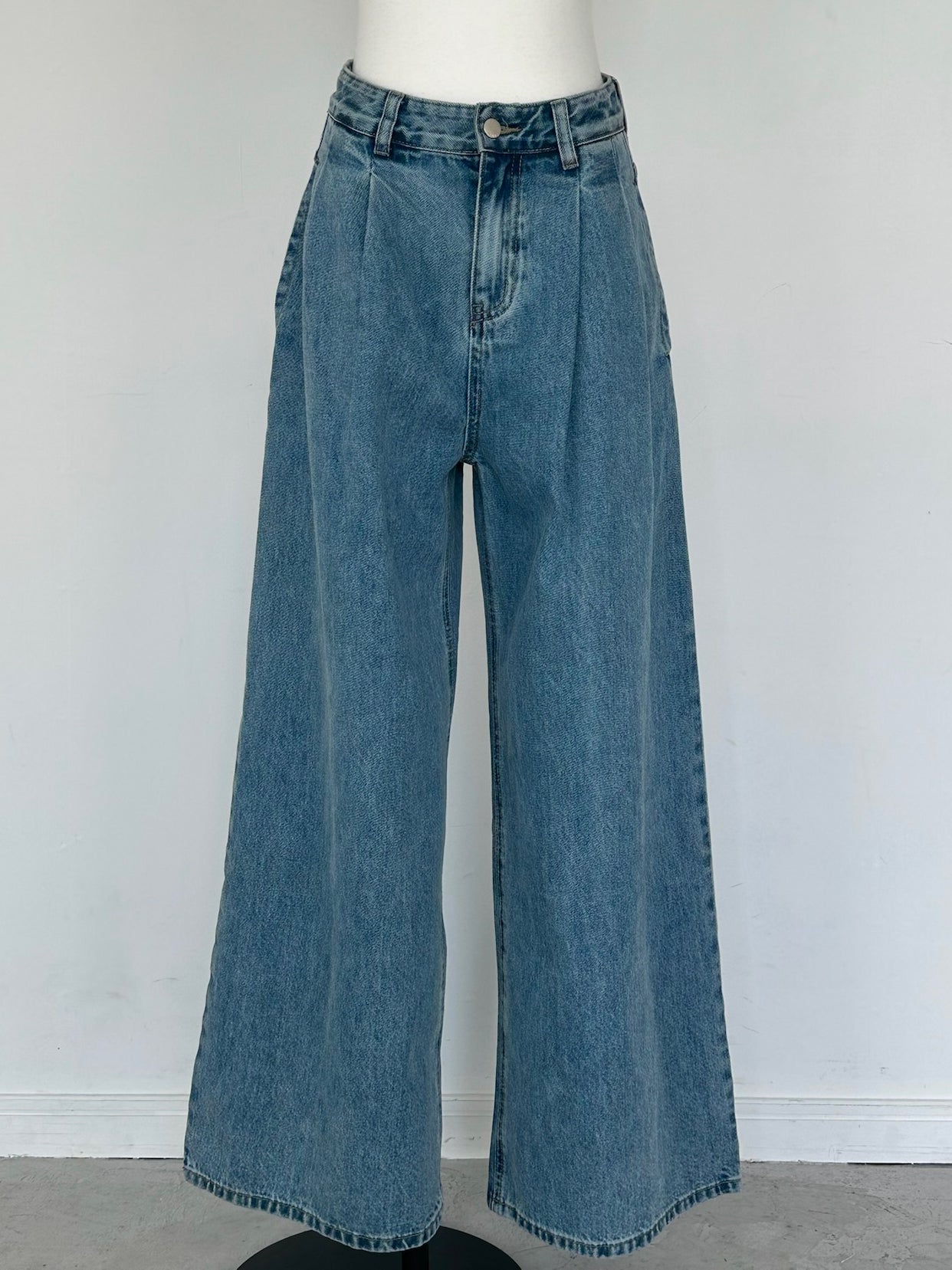 obsess double tuck wide jeans