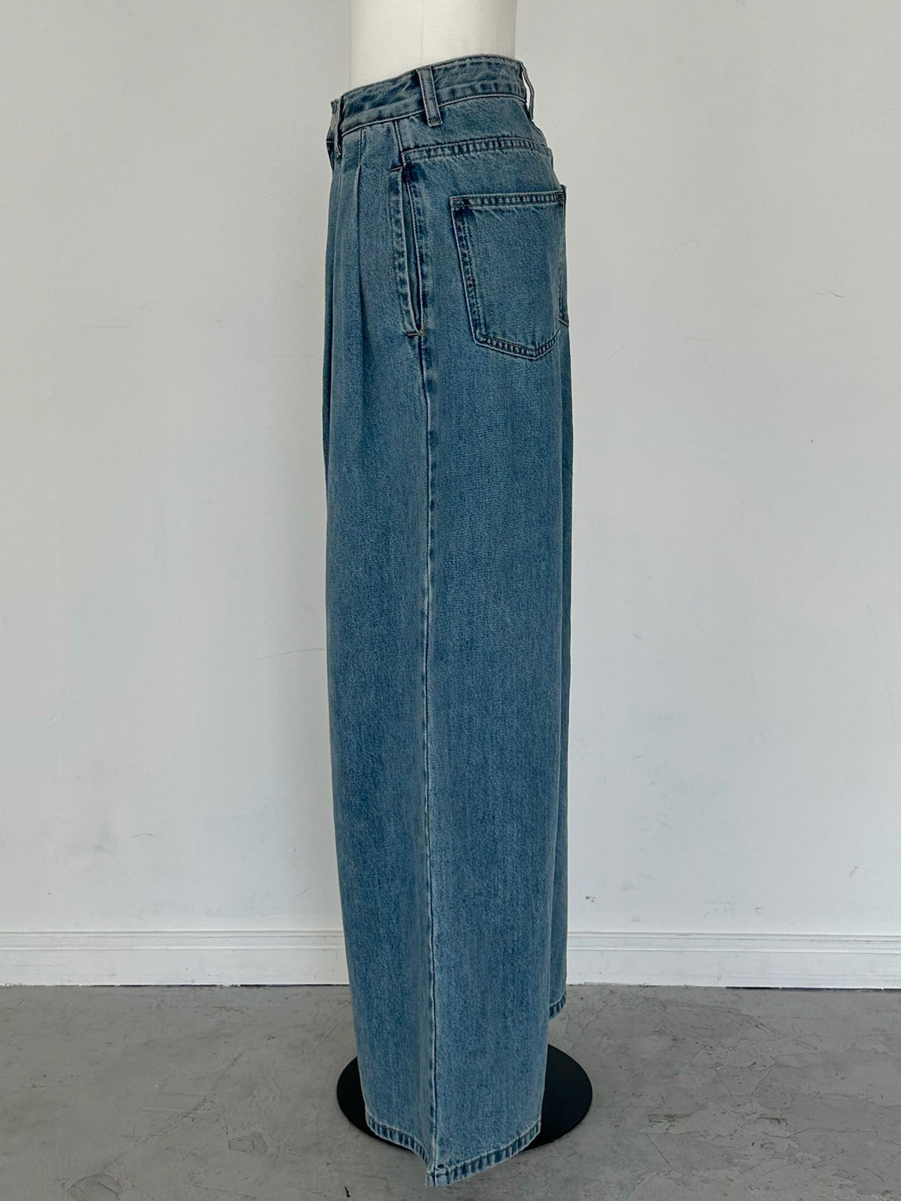 obsess double tuck wide jeans
