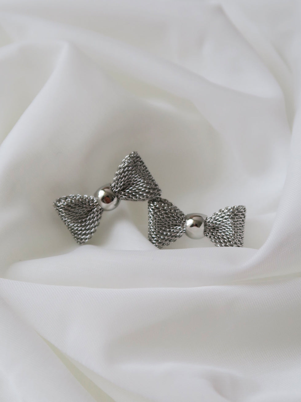 ribbon stud pierce