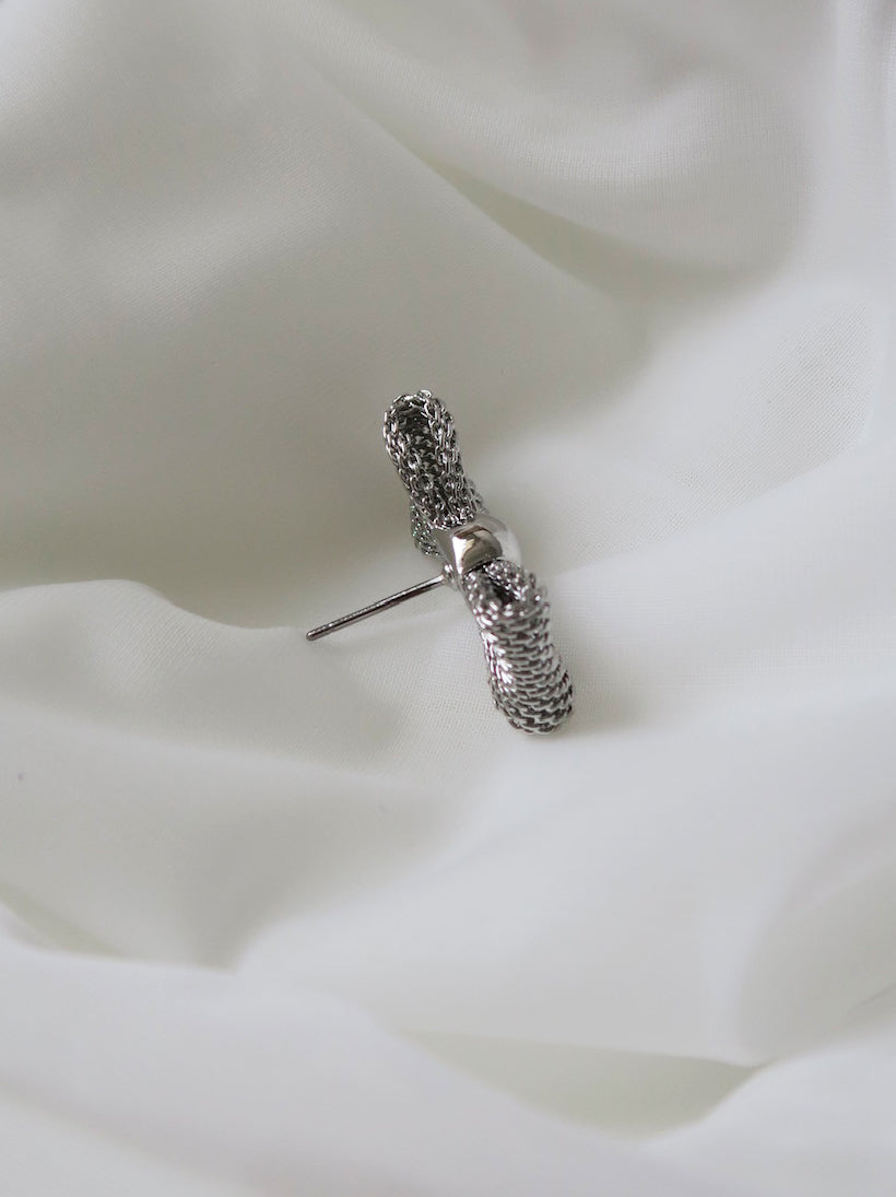 ribbon stud pierce