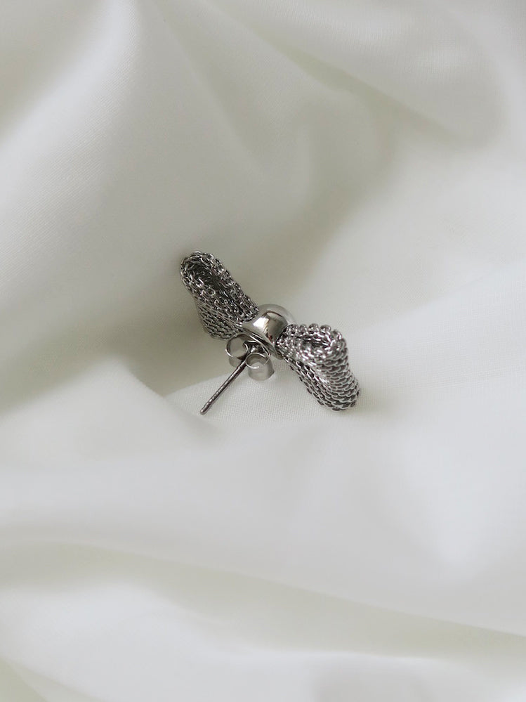 ribbon stud pierce