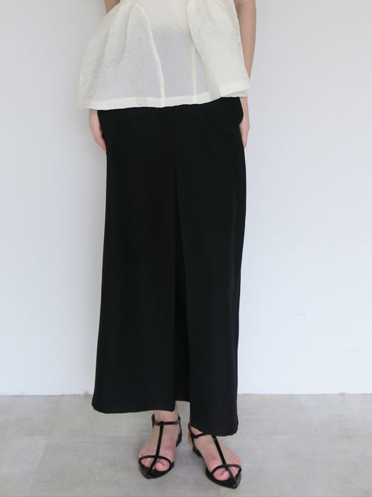 front tuck wide skirt