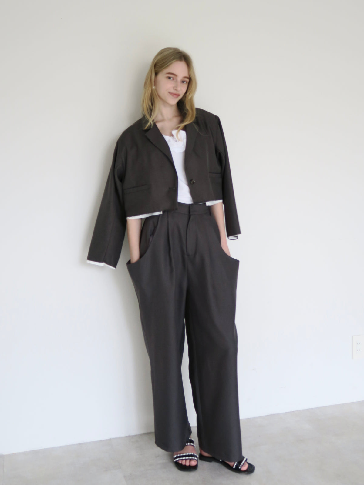 [ SAMPLE SALE ] big pocket tuck pants