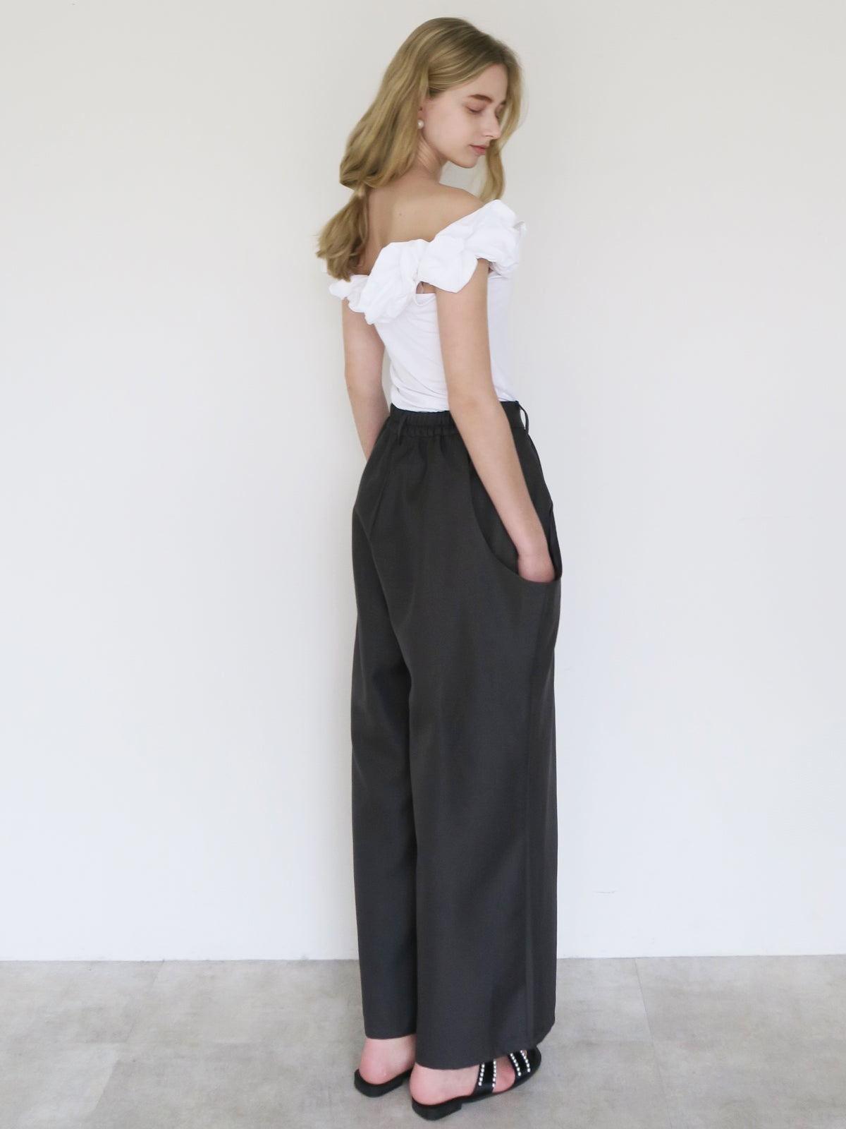 [ SAMPLE SALE ] big pocket tuck pants