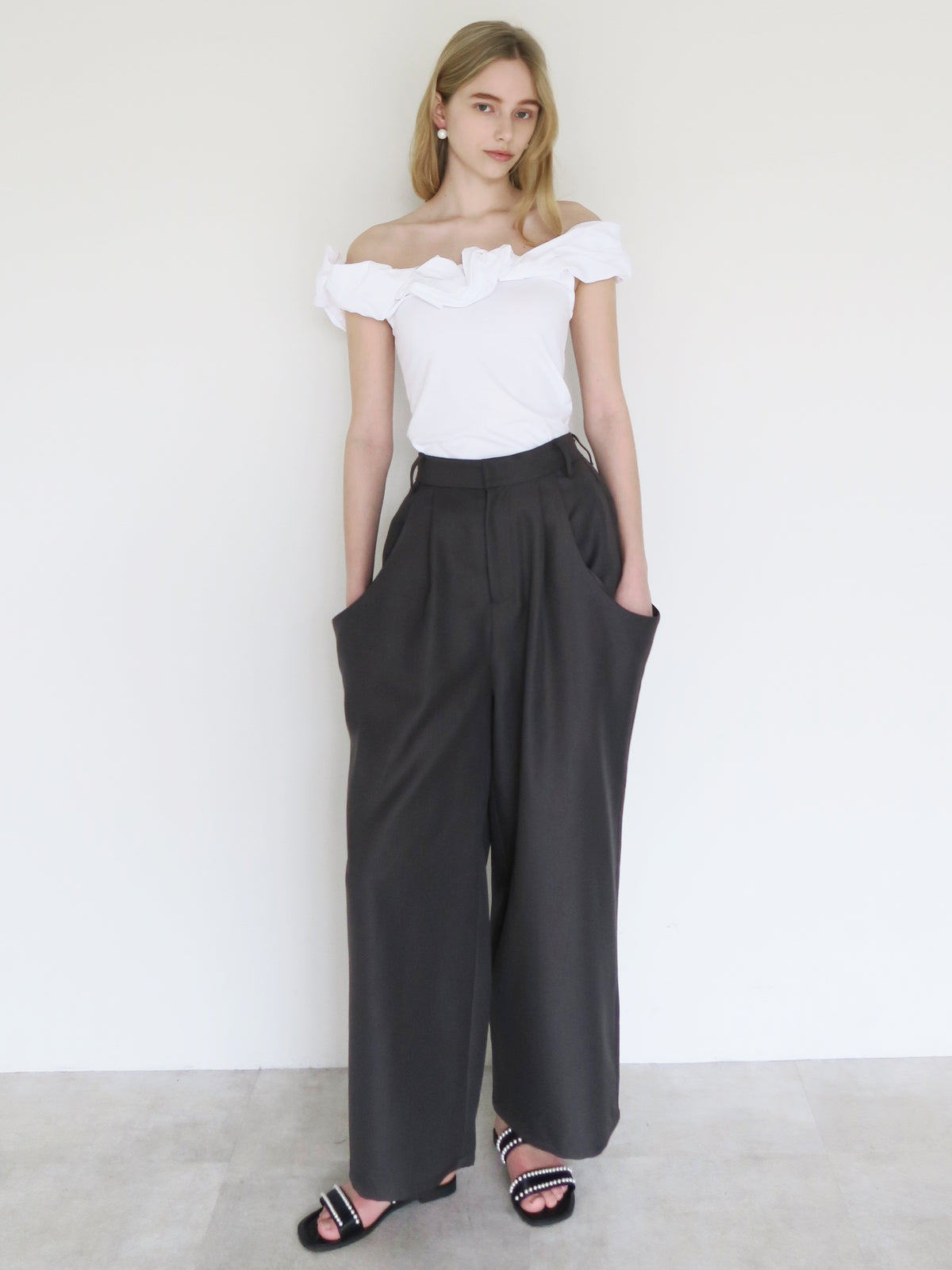 [ SAMPLE SALE ] big pocket tuck pants