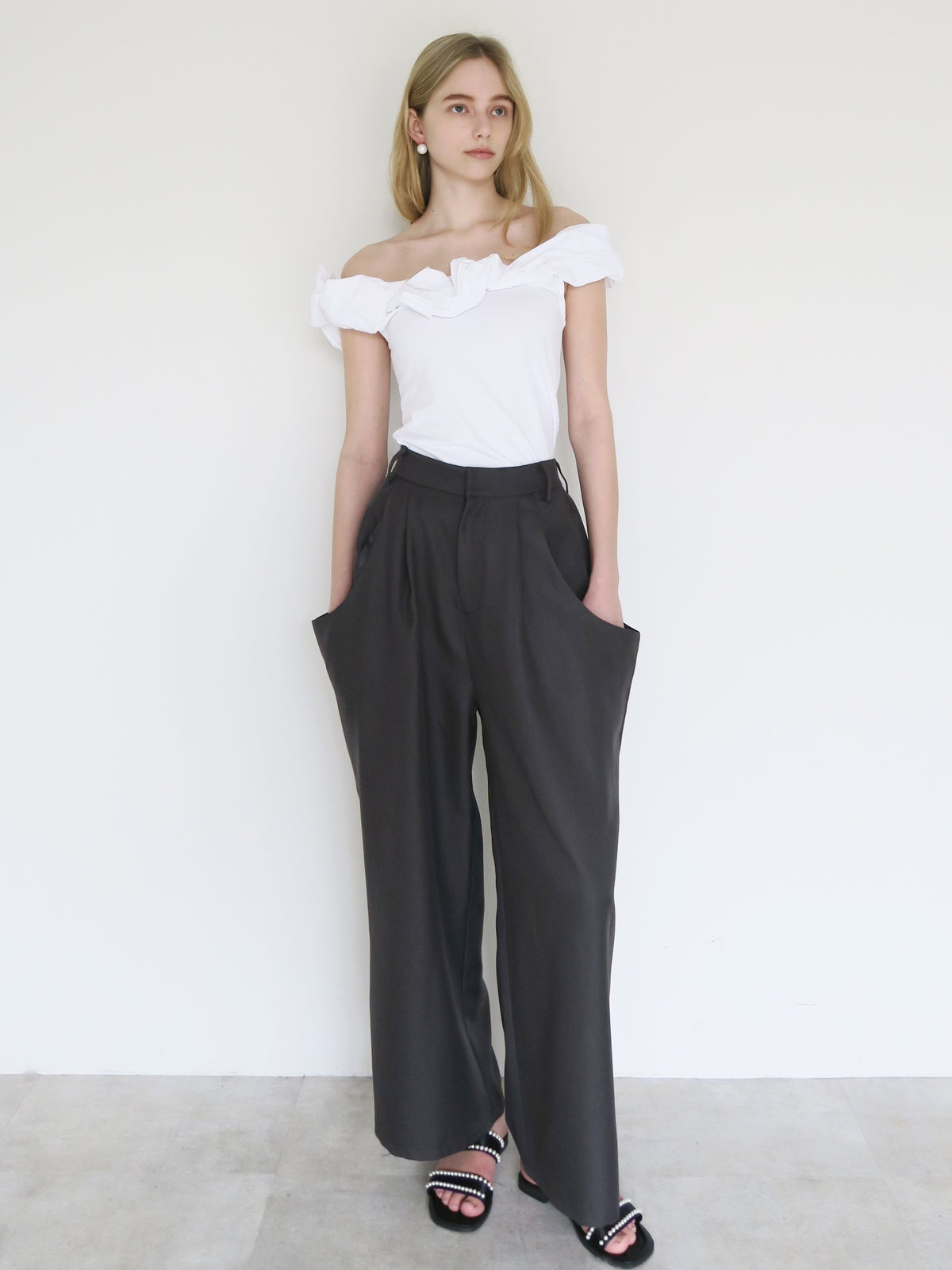 [ SAMPLE SALE ] big pocket tuck pants