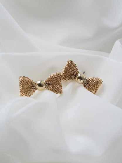 ribbon stud pierce